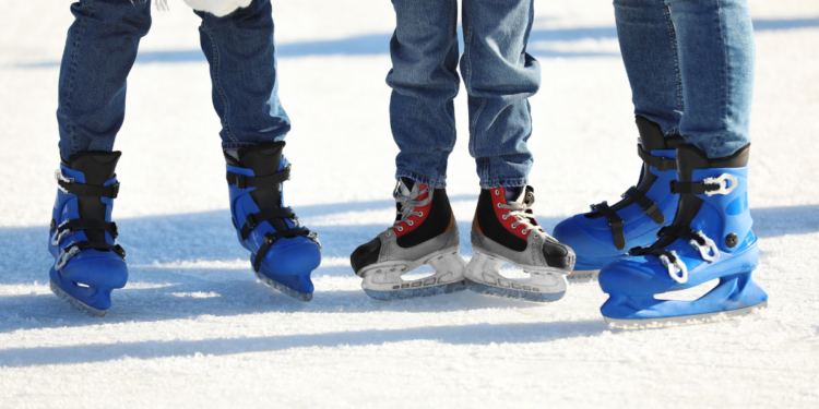 Łyżwy są jednym ze sposobów na spędzenie ferii w Błoniach